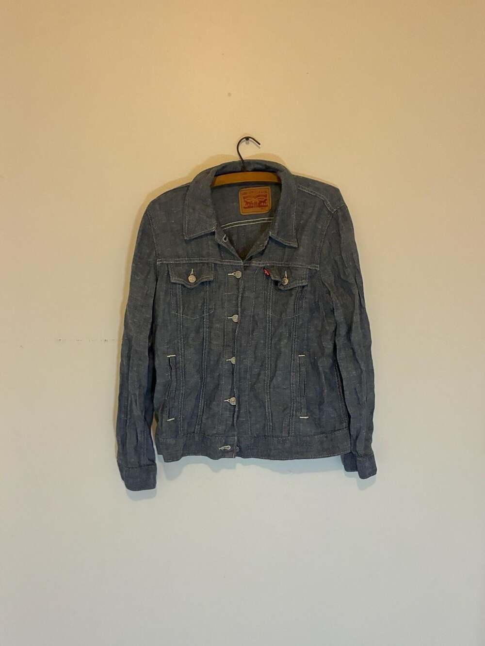 Levi's Denim Trucker Jacket Size L Blue Chambray Long Sleeve Outerwear